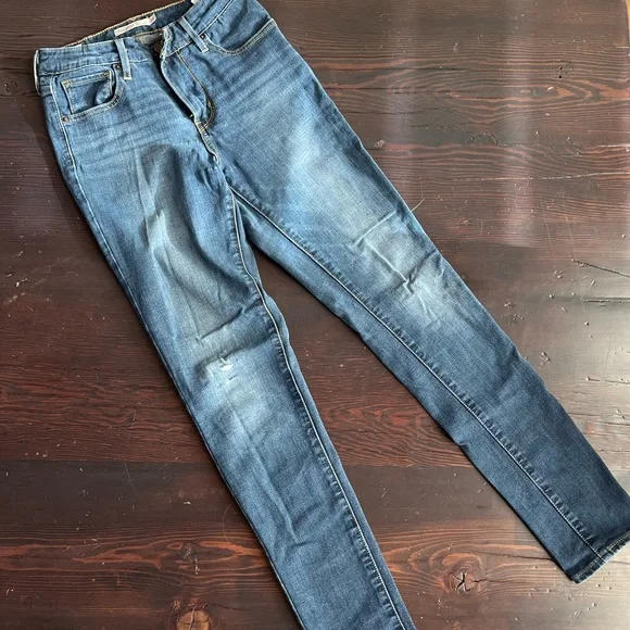 Levi’s High Rise Skinny - Picture 2 of 4